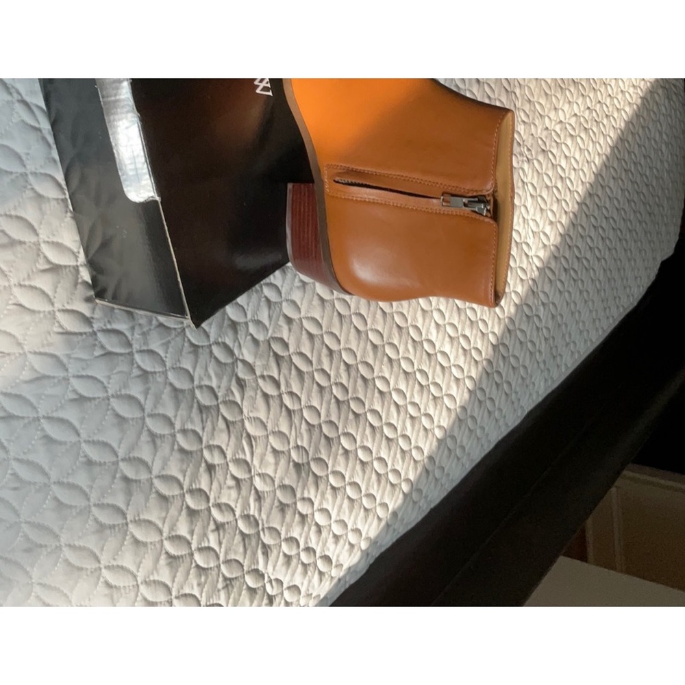 Ankle boot never warns